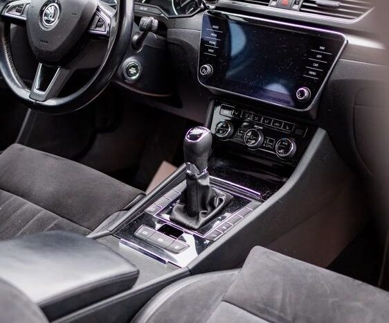 Skoda Superb 2.0 TDI DSG Premium Edition full