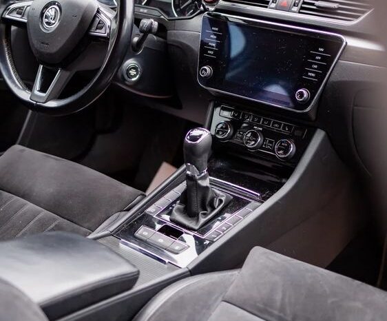 Skoda Superb 2.0 TDI DSG Premium Edition full