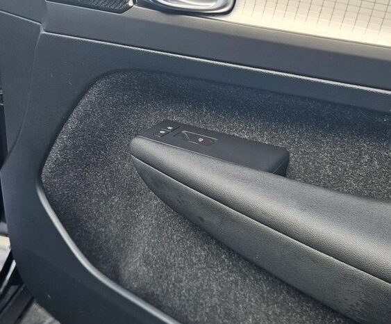 Volvo XC 40 D3 Momentum Pro full