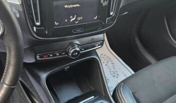 Volvo XC 40 D3 Momentum Pro full