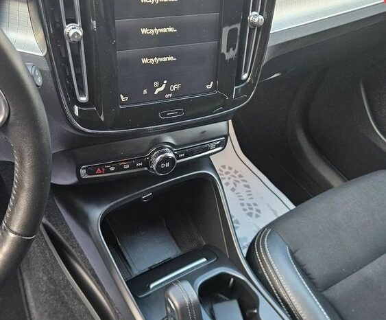 Volvo XC 40 D3 Momentum Pro full