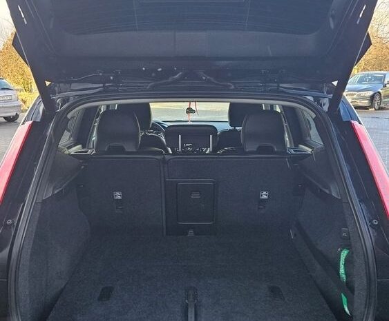 Volvo XC 40 D3 Momentum Pro full