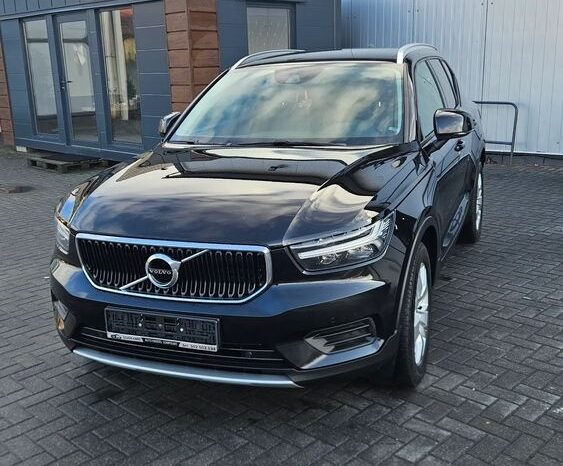 Volvo XC 40 D3 Momentum Pro full