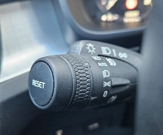 Volvo XC 40 D3 Geartronic Momentum Pro full