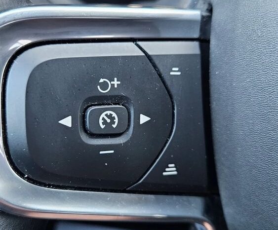 Volvo XC 40 D3 Geartronic Momentum Pro full