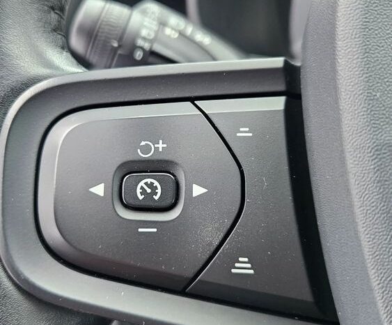 Volvo XC 40 D3 Momentum full